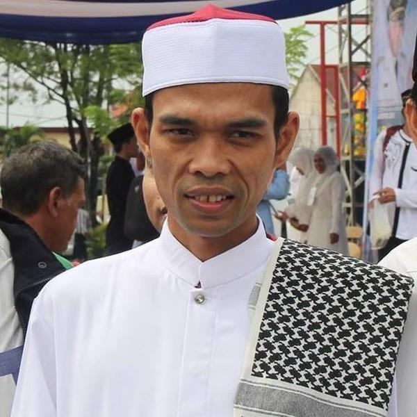 Ustaz Abdul Somad Naik RX-King Pergi ke Tempat Dakwah