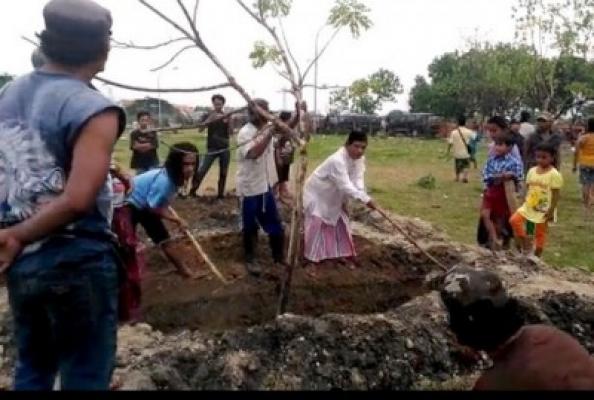 Warga Putat Jaya Tutup Lubang Kuburan, Tolak Pemakaman Teroris Dita
