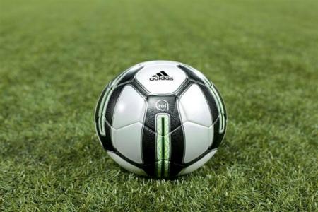 miCoach, Bola Pintar dari Adidas