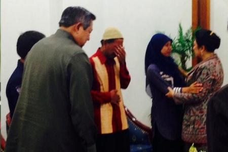 SBY Beri Beasiswa  S2 Ke Inggris Putri Pengayuh Becak