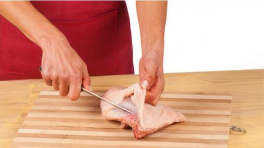 Mencuci Ayam Mentah Tingkatkan Resiko Infeksi