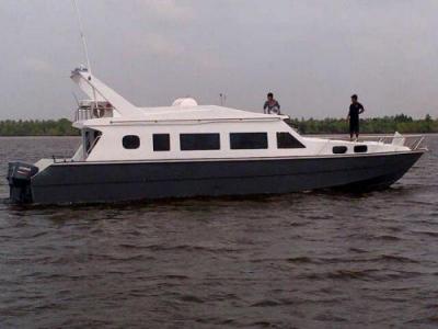 Belum Ada Titik Terang ,Rekanan Parkirkan  Speed Boat Di Kantor Bupati 