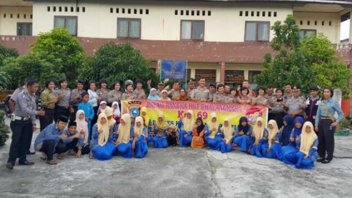  Polres Meranti Lakukan Ziarah ke Makam Pahlawan dan Kunjungi Panti Asuhan