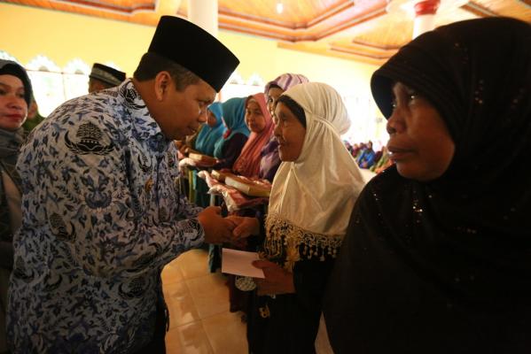 Bupati Meminta  Ibu-ibu  Mengikuti Majelis Taklim