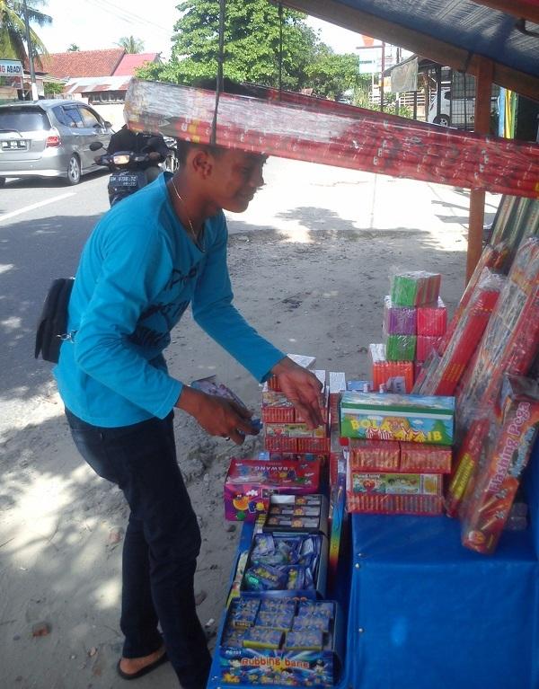 Pedagang Petasan Minta Jangan Dirazia