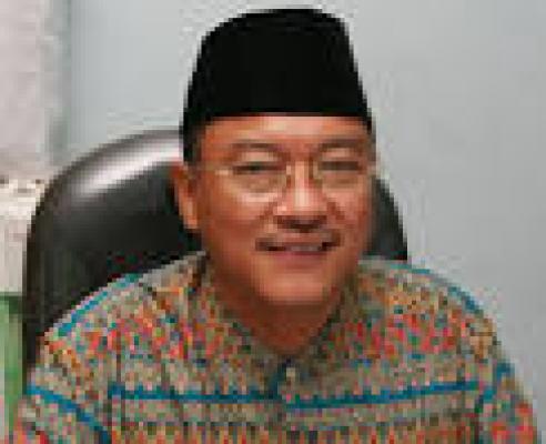 Pemko Serahkan Bibit Tanaman ke LPMK Lubuk Gaung