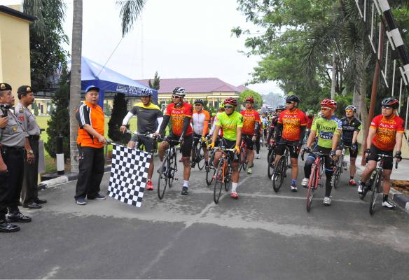 Bupati Sergai Lepas 107 Pembalap Sepeda Tour of Bike Polres Serdang Bedagai 2016