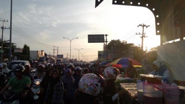 DPRD: Tertibkan Parkirnya, jangan Pedagangnya  