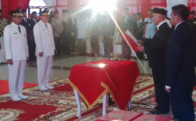 Gubernur Riau Resmi Lantik Mursini-Halim sebagai Bupati dan Wakil Bupati Kuansing