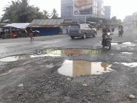 Pemko Pekanbaru Targetkan Perbaikan Jalan Tuntas Jelang Lebaran 2016