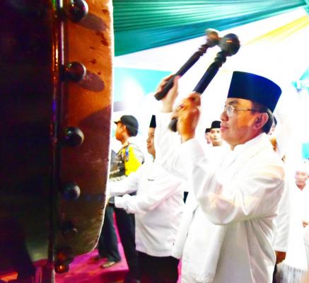 Bupati Inhil buka pawai takbir idul fitri 1438 H bertajuk Ketupat lebaran Keberkahan Negeri Hamparan kelapa Dunia,