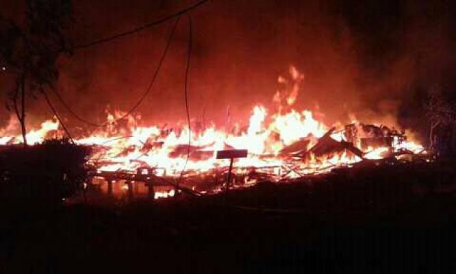 Dua Jalur Rumah karyawan di kecamatan kateman di lalap si jago merah