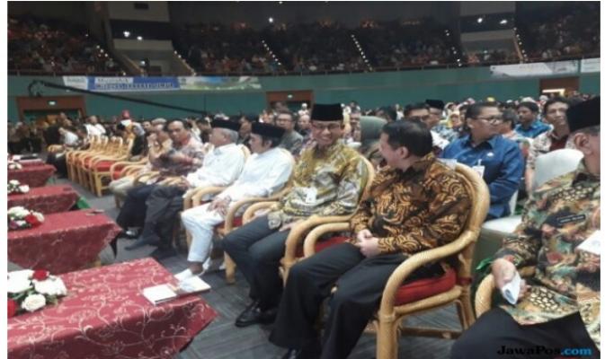 Anies Zakat Rp 75 Juta, Sandiaga Serahkan Seluruh Gaji Rp 1,8 Miliar