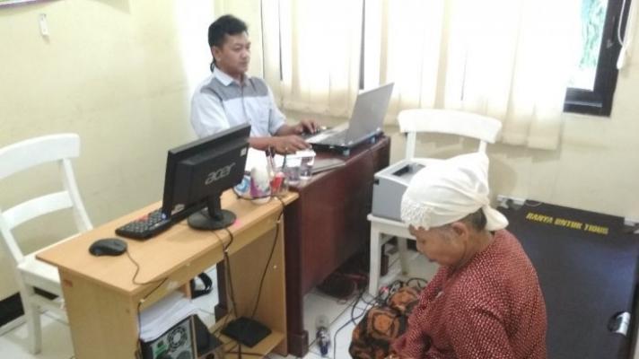 Dikenal sebagai Tukang Pijat, Nenek 70 Tahun Ini Ternyata Simpan 20 Plastik Berisi Bayi