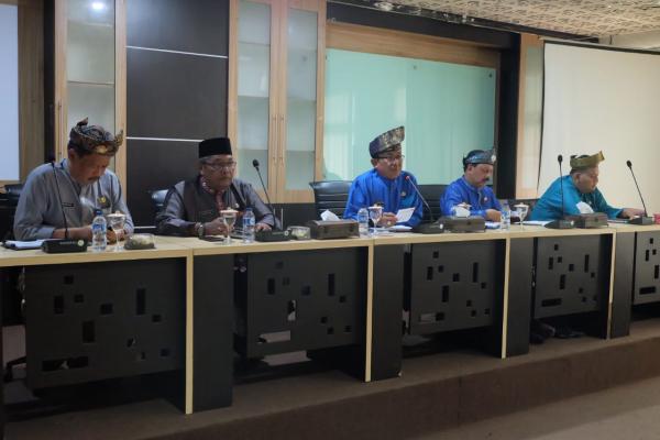 HM Wardan perintahkan pemanggilan ulang,terkait anjlok nya harga kelapa di inhil.
