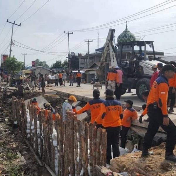 Menyusul Terjadinya Longsor, BPBD Inhil Imbau Warga Jalan Gerilya, Parit 6 Mengungsi