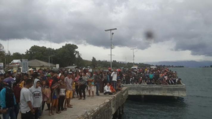 VIDEO: Begini Suasana Evakuasi Korban Kapal Tenggelam di Danau Toba