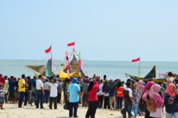 5000 Wisatawan Memadati Pantai Rupat , Sayangnya Fasilitas Pendukung Belum Memadai