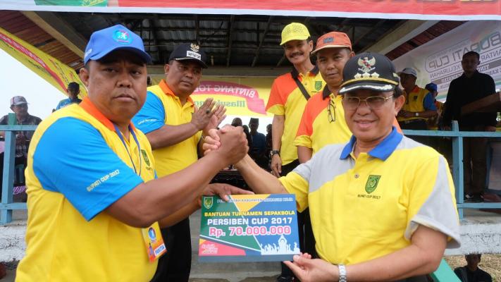 Di Lapangan Tengku Sulung,Bupati Cup resmi di buka.