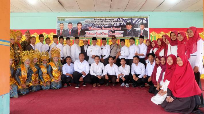 Bupati Inhil HM Wardan menyaksikan Pelantikan HPPMK-P Kritang Pekan Baru.
