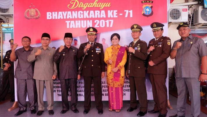 Bupati Inhil hadiri Apel Peringatan HUT Bhayangkara Ke - 71 Tahun 2017