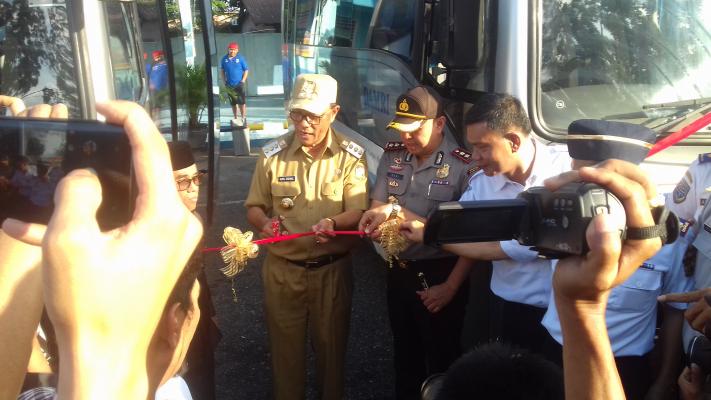 Bupati Kampar H.Aziz Zaenal Launching 3 Unit Bus Damri Trayek Bangkinang-Bandara SSQ