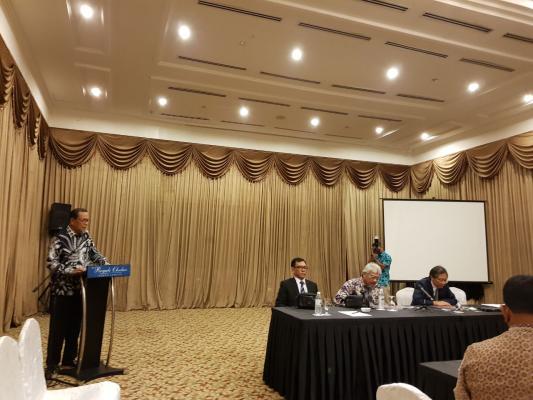 Bupati Kampar.H.Aziz Zeanal berbicara tentang Investasi di kampar dalam Forum IDB di Kuala lumpur
