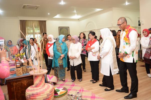 Dekranada Kab Inhil dapat kunjungan Dari Ibu Negara Iriana Joko Widodo