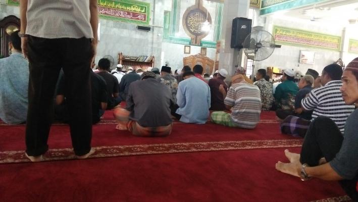 H+7 Mesjid Alhuda Tembilahan sholat zuhur masi di padati jamaah