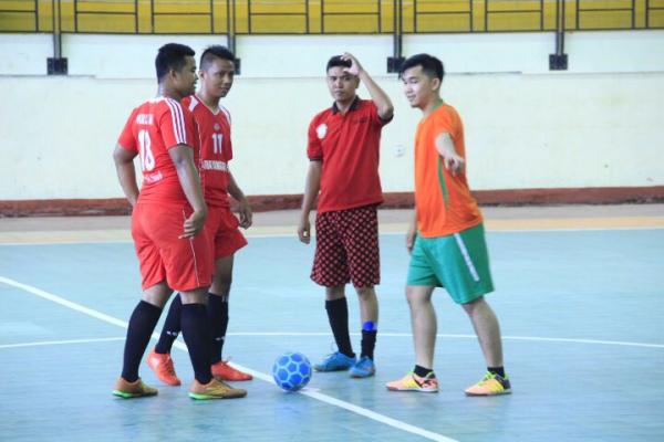Pertandingan persahabatan Futsal antara Jurnalis Fc Inhil dan Polres Inhil dalam rangka HANI 2017
