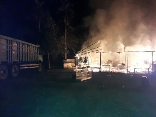 Sijago merah mengamuk,satu unit warung nasi jadi abu,