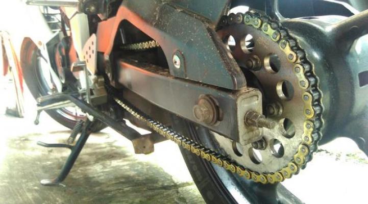 Solusi Otomotif: Lumasi Rantai Motor dengan Oli Bekas, Bolehkah?