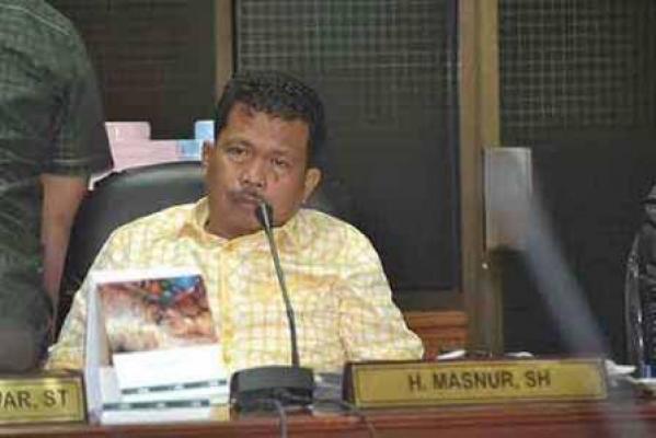 Woooow,Anggota dewanTerhormat  berantam dalam gedung DPRD Riau.