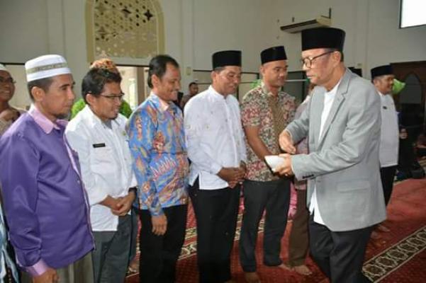 Bupati Kampar H.Aziz Zaenal Lepas 45 Calon Haji dari ASN Manfaatkan Waktu untuk Ibadah