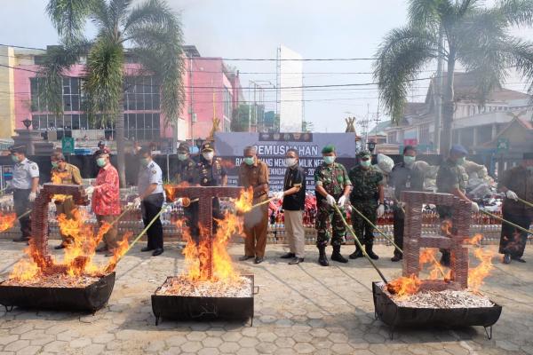 Bea Cukai Tembilahan Musnahkan Barang Tangkap, Ditaksir Belasan Miliar