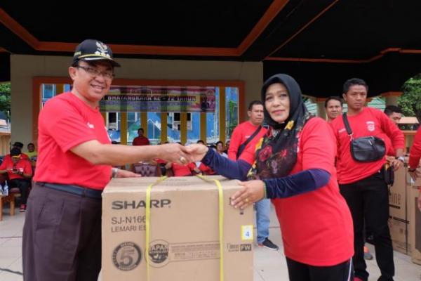 Ditaja Polres Inhil, Bupati Ikuti Jalan Santai Bersama Ribuan Masyarakat