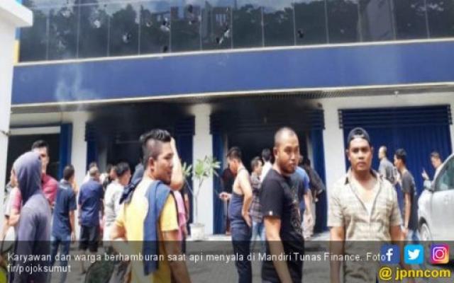 Mobil Ditarik Leasing, Nasabah Ini Nekat Bakar Diri