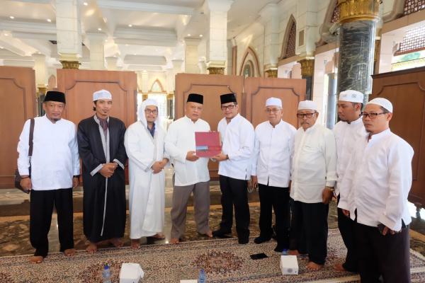 Pemkab Inhil studi ke mesjid kubah emas depok untuk memakmurkan mesjid.