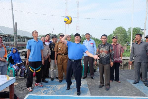 Sekda Membuka Volly Ball Di Kecamatan Concong 
