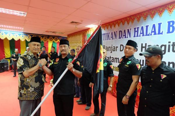 Syamsudin Uti Lantik Kepengurusan LBDH Batam 