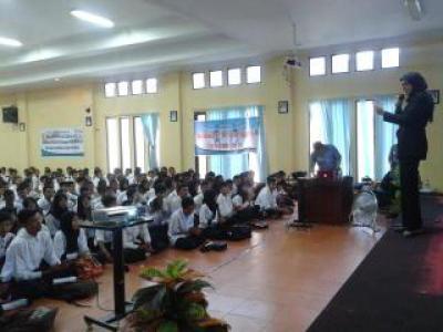 Melly : mahasiswa  harus punya  gold sitting untuk jadi orang hebat