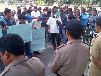 Warga Rupat Demo Proyek Jalan Poros MY  Jalan di Tempat