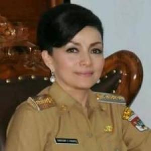 Disebut Bupati tercantik se-Indonesia, Tetty Paruntu tersipu