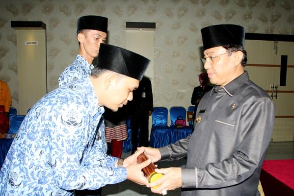 242 PNS Inhil Terima Satya Lencana Karya Satya,