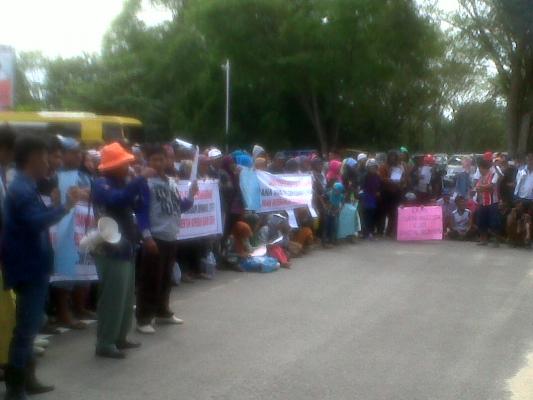 Demo Warga Penyaguan di Kantor Bupati Inhu Tuntut Penyerahan Lahan 600 Ha