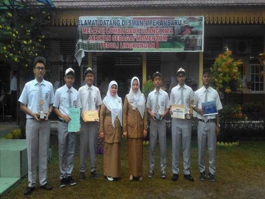Group Nasyid SMAN 4 Pekanbaru Raih Juara Satu