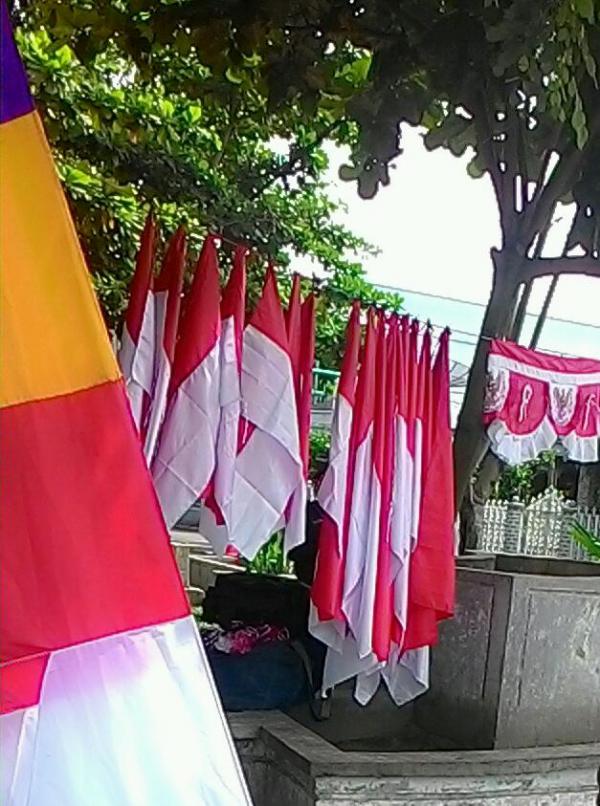 Jelang HUT Kemerdekaan, Pedagang Atribut Merah Putih Mulai Menjamur