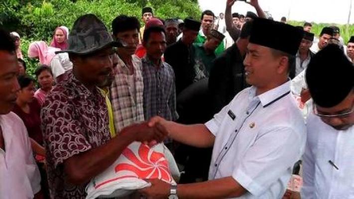 Pemkab Rohil Salurkan Bantuan Korban Banjir di Kecamatan Tanah Putih Tj Melawan