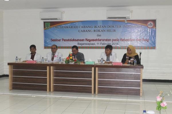 Plt Sekda Buka Muscab dan Seminar IDI Rohil