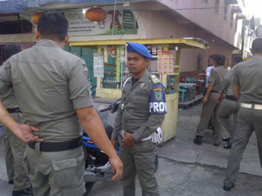 Satpol PP Tindak Tegas, Gerobak PKL Diangkat